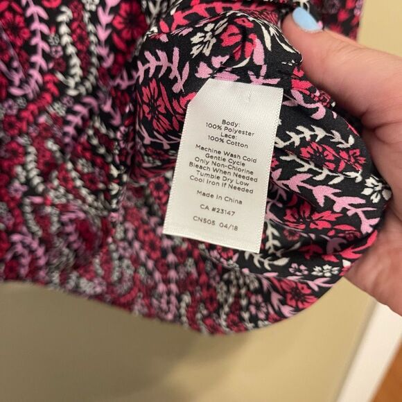 Talbots Womens Pink Black White Floral VNeck Blouse Petite Large LP - Picture 6 of 10